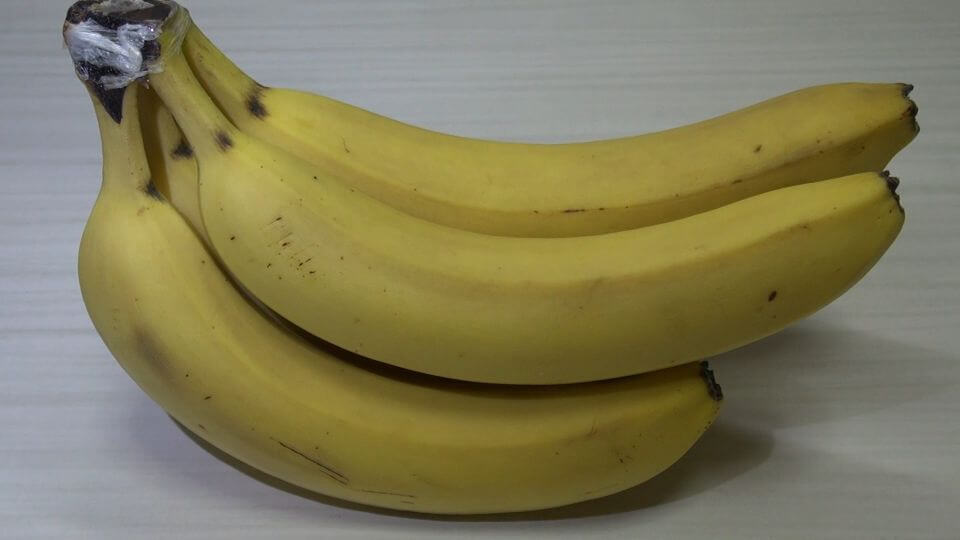 裏ワザ】バナナの保存の裏ワザでどのくらい違うのか実験！2週間経ってもまだまだ大丈夫！ - うさけろのゆるふわライフ